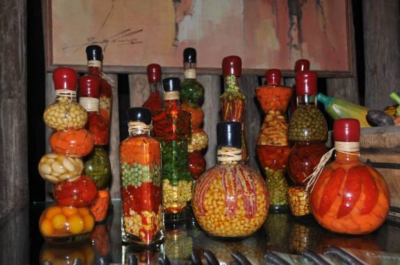 Coleção de pimentas no restaurante do Hotel Porto Preguiças, em Barreirinhas - MA